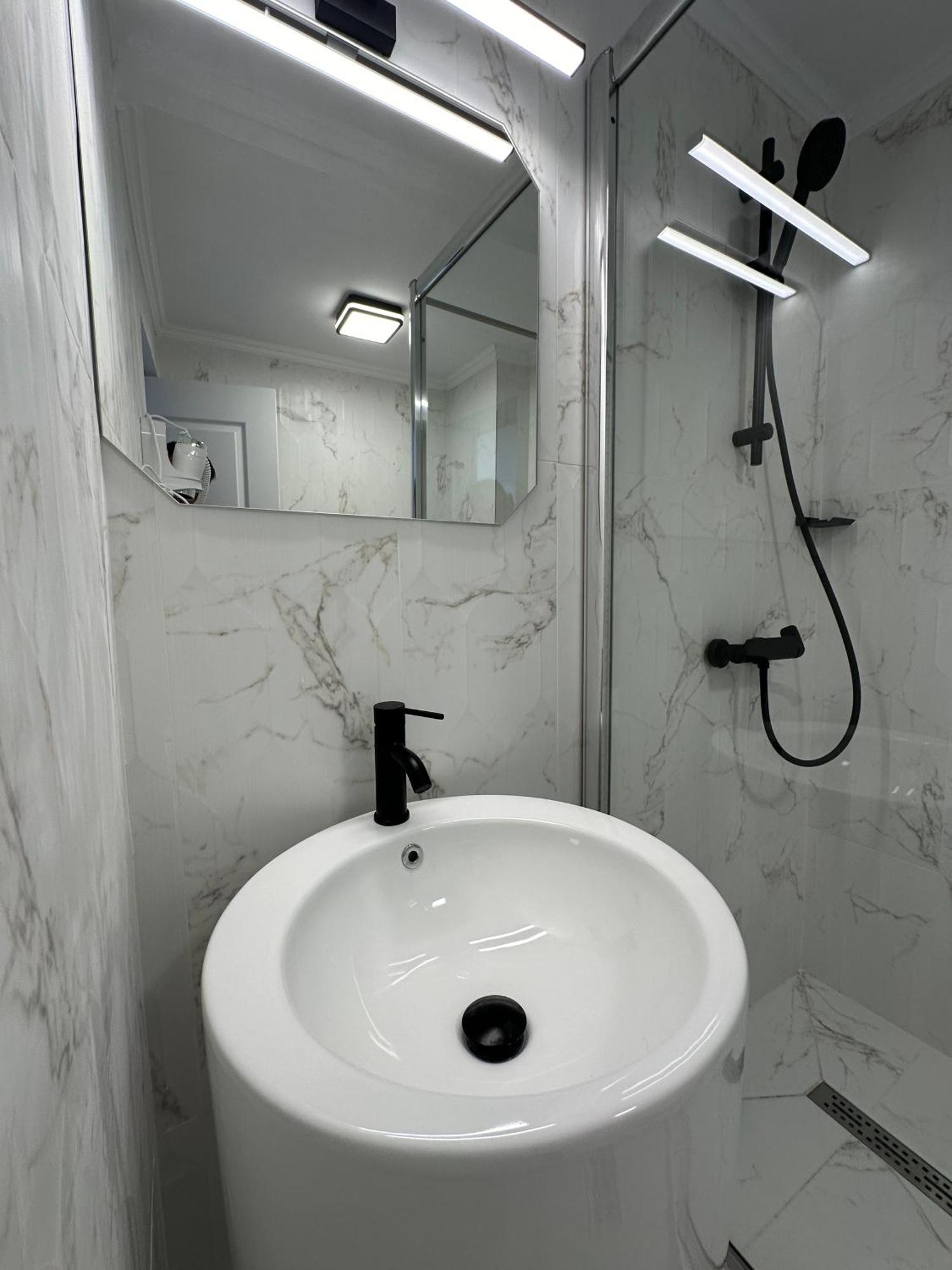 Elegant Escape Central Studio Craiova Dış mekan fotoğraf