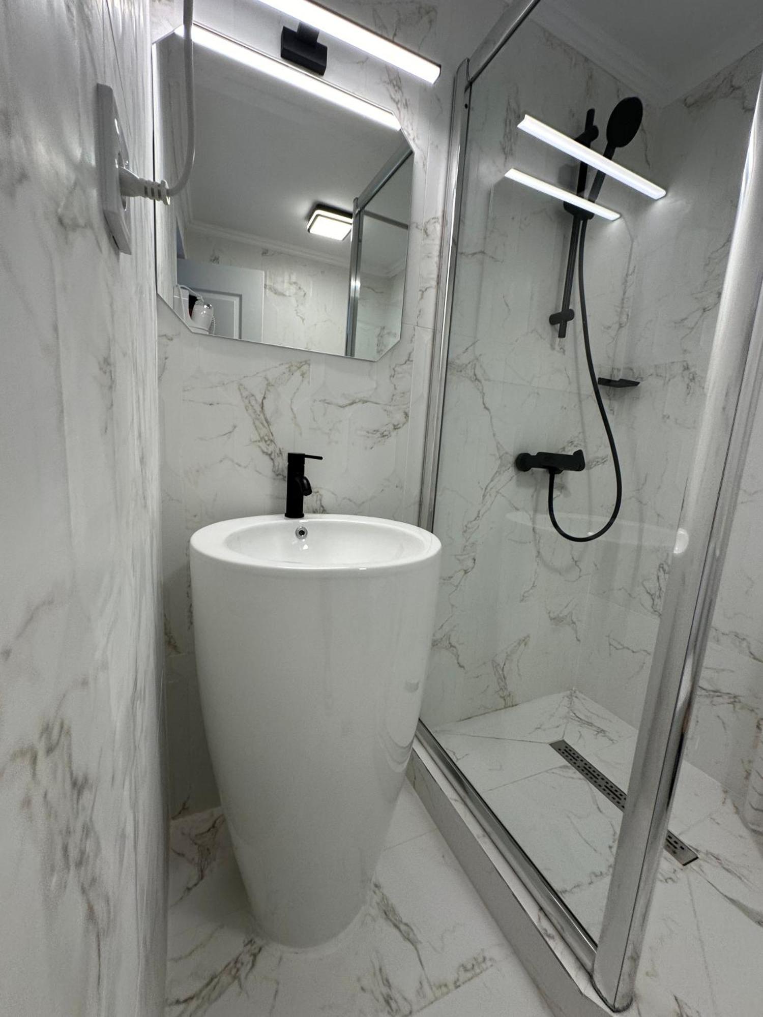Elegant Escape Central Studio Craiova Dış mekan fotoğraf